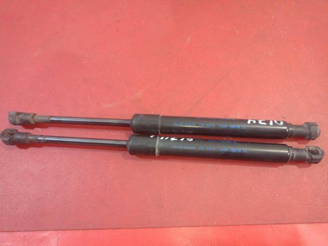 Амортизатор задней двери 844304GA2A NISSAN