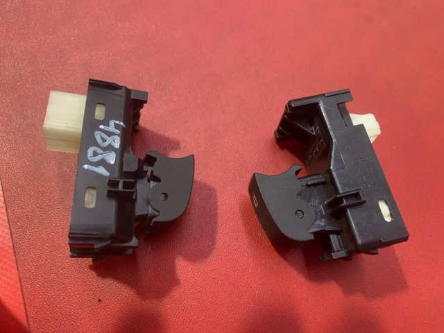 848100E040 TOYOTA Кнопочный блок управления стеклоподъемником задний купить в Запорожье