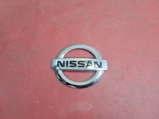 Эмблема на крышку багажника 848904CL0A NISSAN