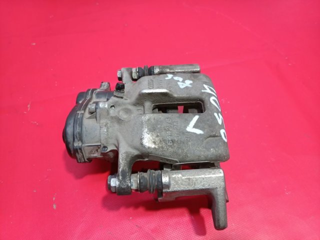 Суппорт тормозной левый задний Ауди КУ5