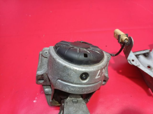 8R0199381 VAG Правая подушка двигателя купить в Черкассы