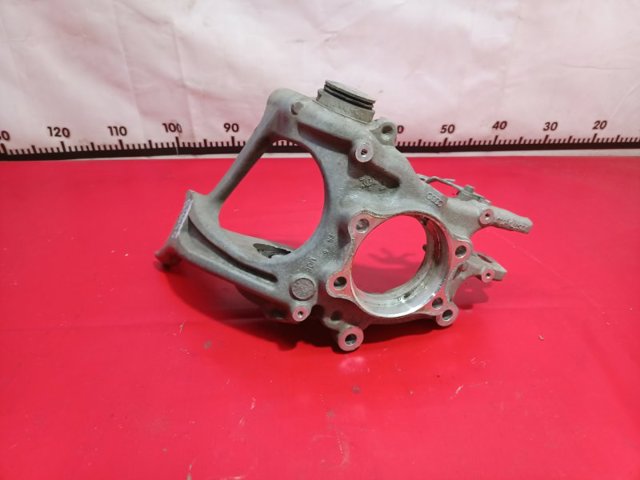 VAG 8R0505436C Цапфа (поворотный кулак) задний правый в наличии Черкассы