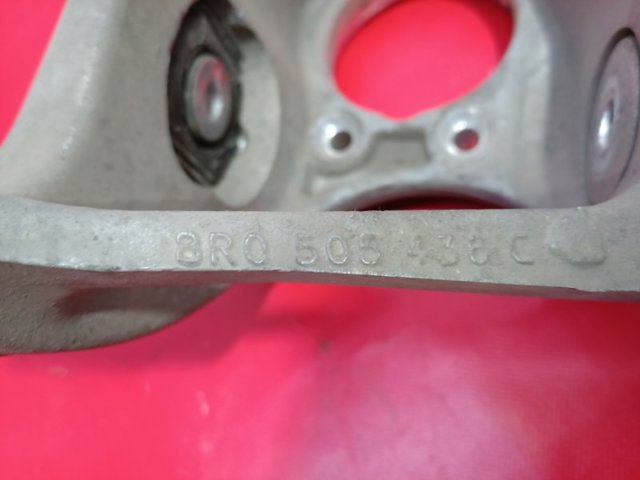 8R0505436C VAG Цапфа задняя правая купить в Ужгород