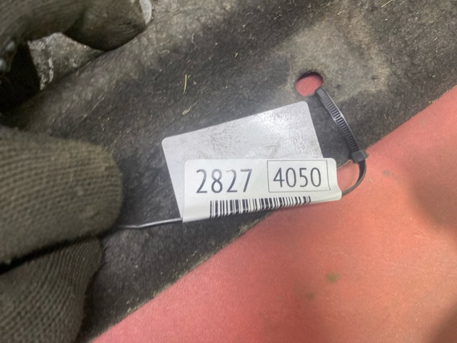 8R0825208E Защита днища правая купить Чернигов