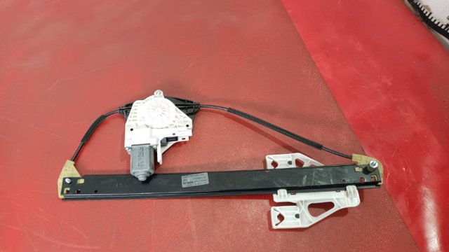 Стеклоподъемник задней левой двери 8R0839461D VAG