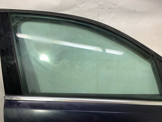Стекло двери передней правой 8R0845202D VAG