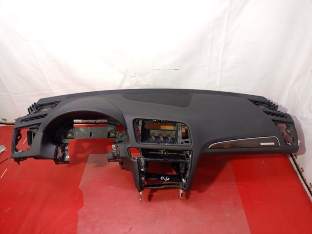 Панель приборная торпеды 8R1857003G24A VAG