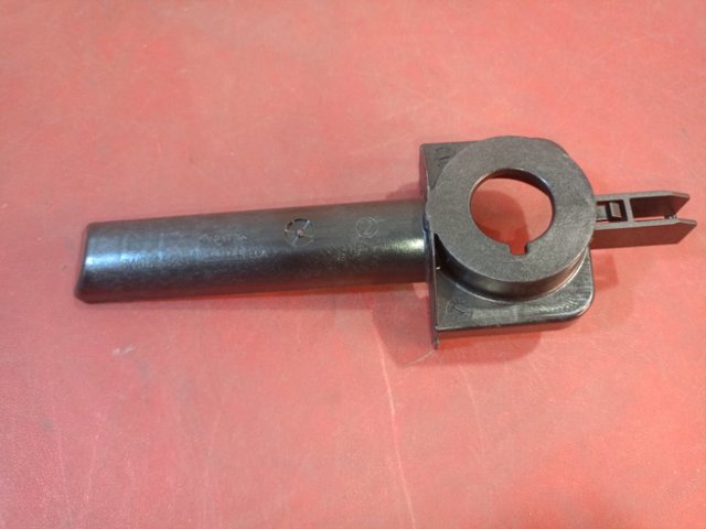 Кронштейн радиатора нижний 8W0805201 VAG