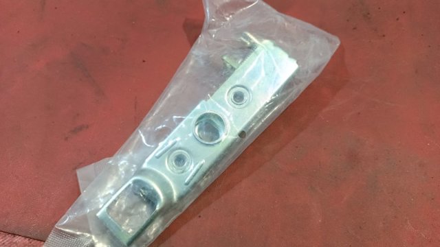 9067500450 MERCEDES Замок капота купить в Кривой Рог