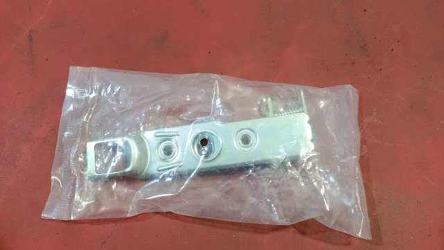 Запор капота (замок и привод замка капота) Mercedes Sprinter 2 3-t