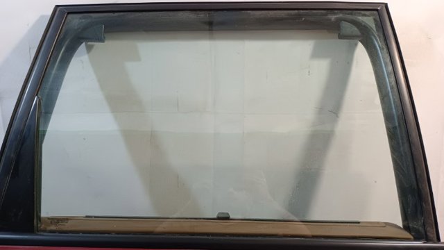 Стекло задней двери, правой 95554261204 PORSCHE