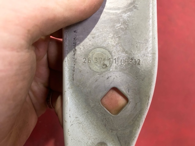 PORSCHE 95851130102 Петля крышки багажника в наличии Винница