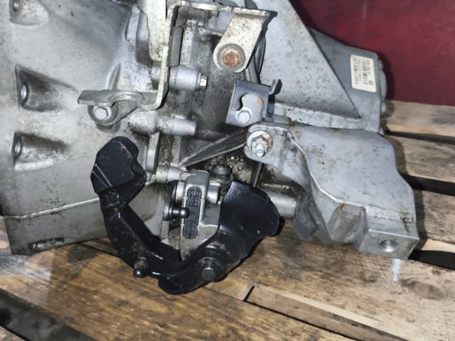 FORD AV6R7002KF КПП в сборе (механическая коробка передач) в наличии Житомир