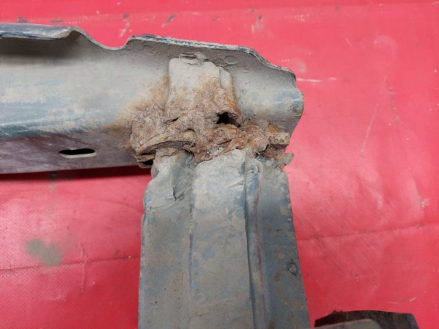 MAZDA BCJH50260 Усилитель заднего бампера в наличии Николаев