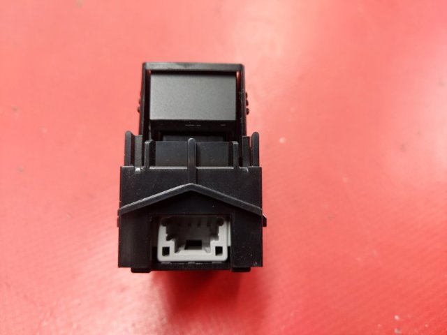 BDGF66370 MAZDA Кнопка подъемника заднего стекла купить в Сумы
