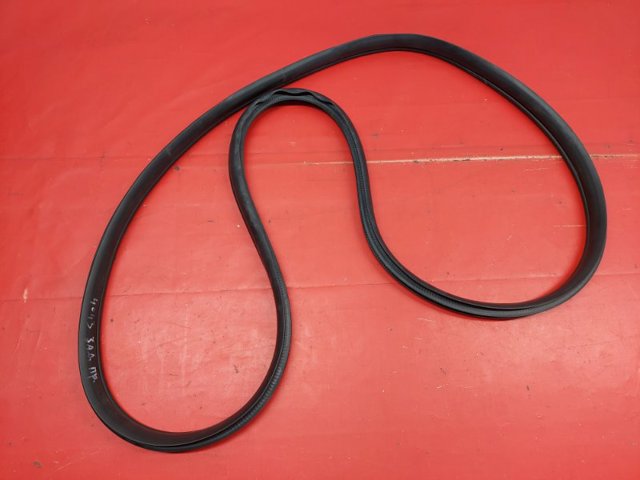 BDMT68913A MAZDA Уплотнитель двери задней (на кузове) купить в Житомир