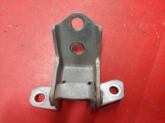 Навеска двери водителя (петли) D46158210B MAZDA