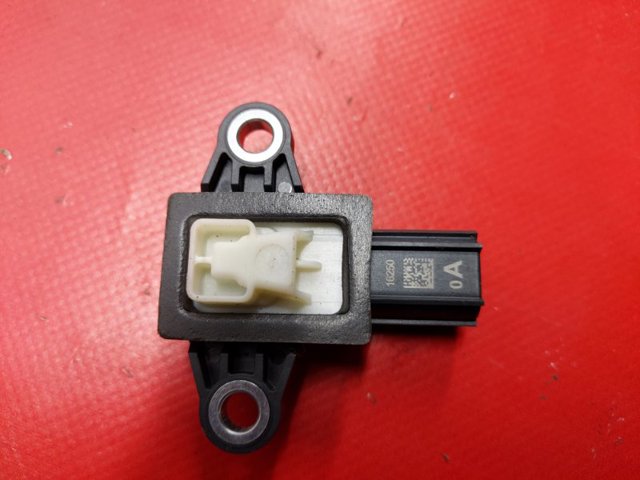 Датчик AIRBAG передний GMC857KC0A MAZDA