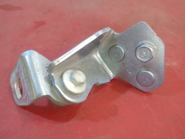 H6BZ5826801A FORD Петля двери задней левой купить в Украина