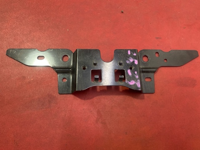 Кронштейн замка капота KB7W5215Y MAZDA