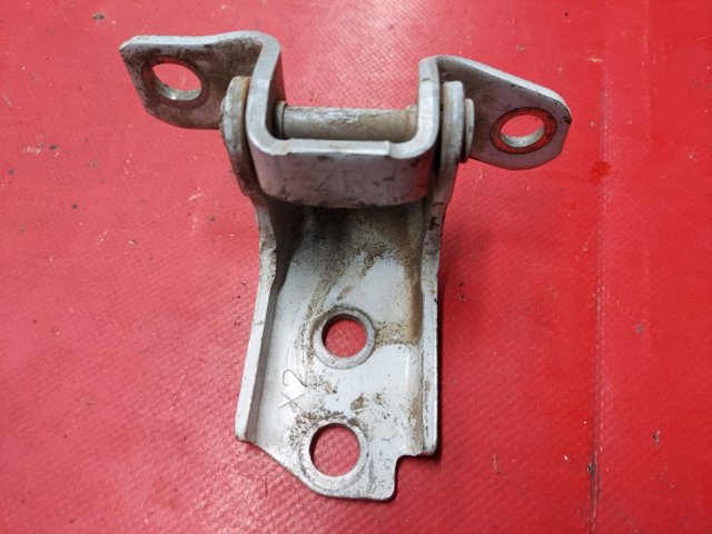 Петля двери задней правой KB7W72240 MAZDA