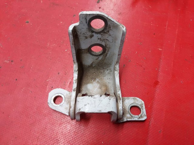 KB7W72240 MAZDA Петля двери задней правой купить в Ужгород