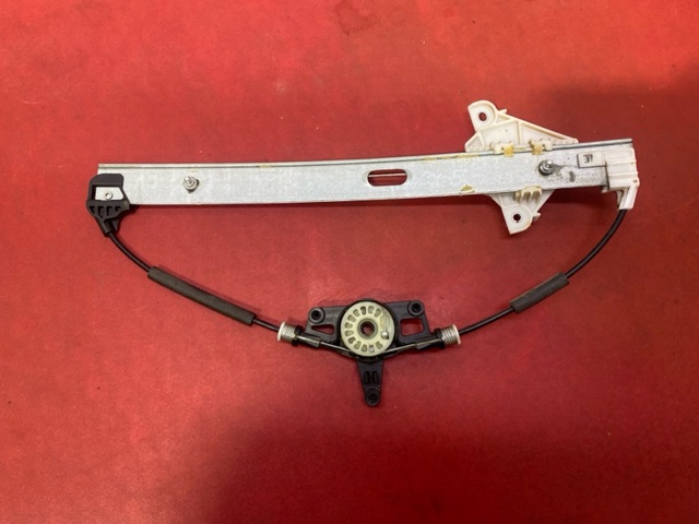 Механизм стеклоподъемника двери задней, правой KB7W72590 MAZDA