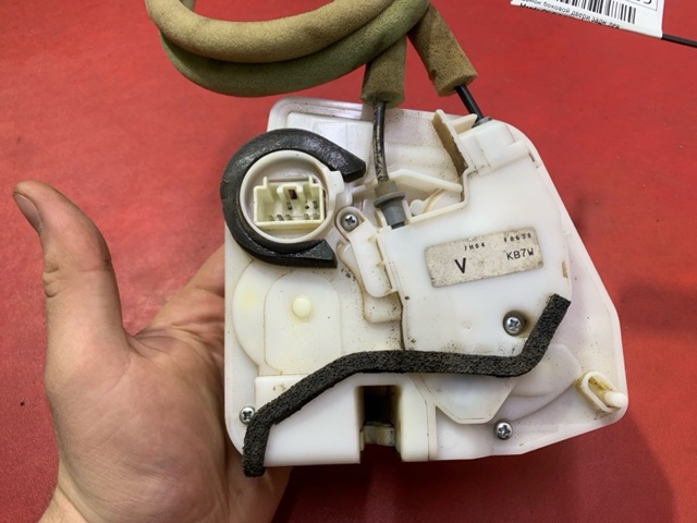 KB7W73310 MAZDA Замок двери задней левой купить в Харьков