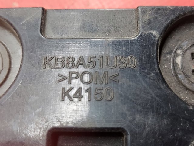 KB8A51U30 Кронштейн крыла заднего купить Черновцы
