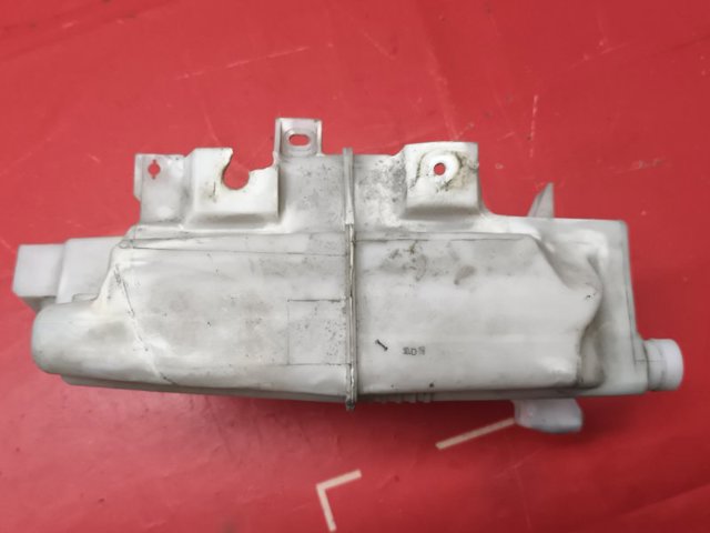 MAZDA KD3567480 Бачок омывателя в наличии Ужгород