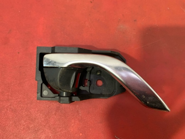 Ручка правой задней двери KD5358330E MAZDA