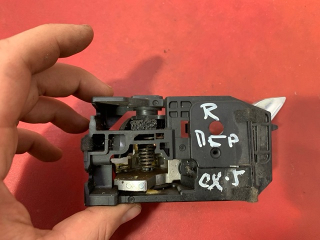 KD5358330E MAZDA Ручка двери правой внутренняя передняя/задняя купить в Днепр