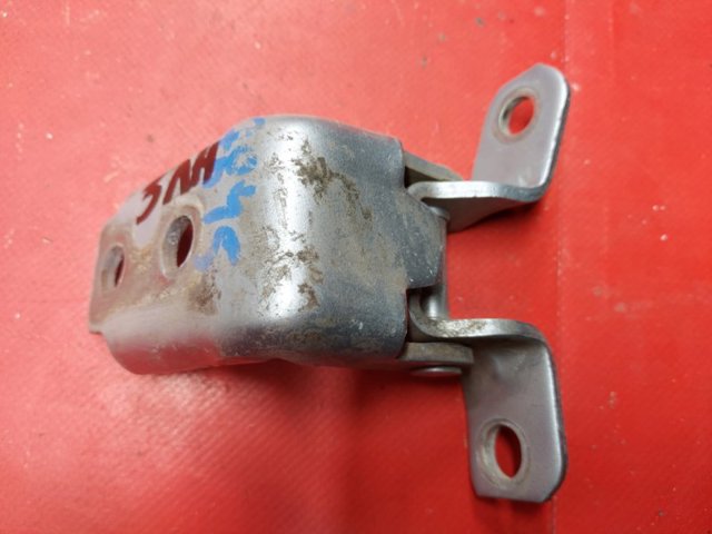 Петля задней двери, левой KD5373240A MAZDA