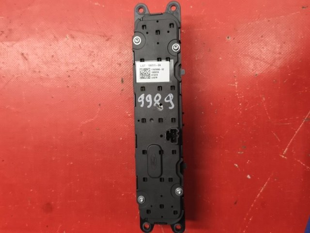 FORD LJ6T18K811CA Пульт управления магнитолой в наличии Тернополь