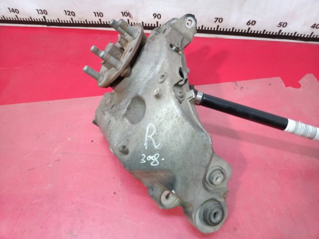 Кулак поворотный правый LR079583 LAND ROVER