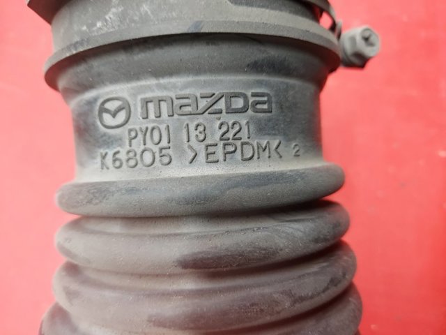 MAZDA PY0113221 Патрубок воздушный, выход воздушного фильтра в наличии Винница