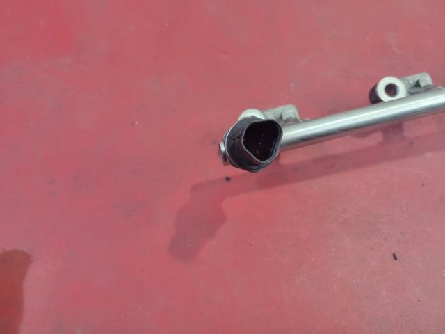 PY8V13150 MAZDA Распределитель топлива (рампа) купить в Одесса