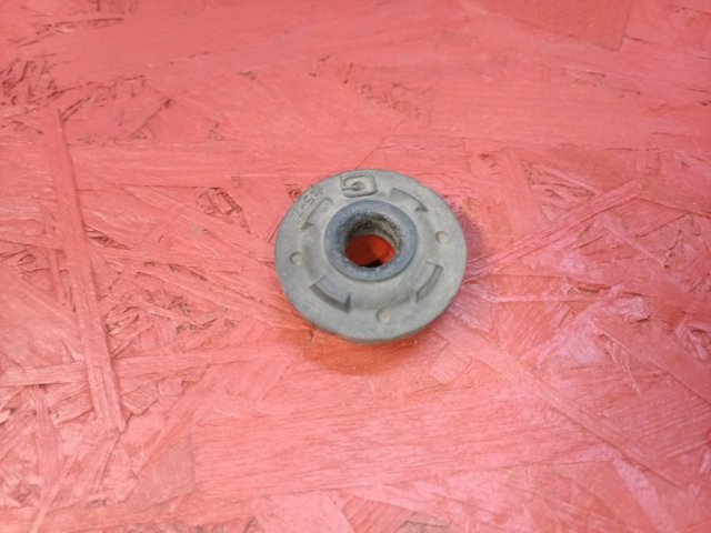Подушка радиаотра нижняя SH0115202B MAZDA