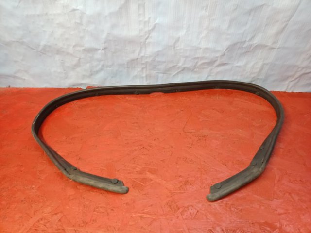 Уплотнитель под капот TK4856770 MAZDA