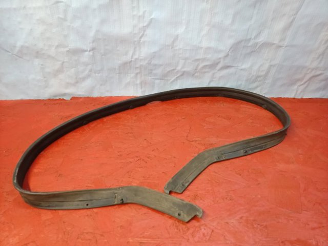 MAZDA TK4856770 Уплотнитель капота в наличии Черкассы