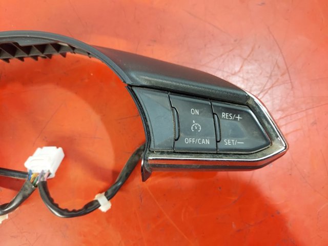 MAZDA TK48664M0A Блок кнопочных переключателей рулевого колеса в наличии Киев