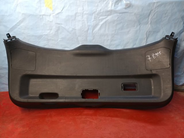Обшивка-облицовка третей двери TK4868960F02 MAZDA
