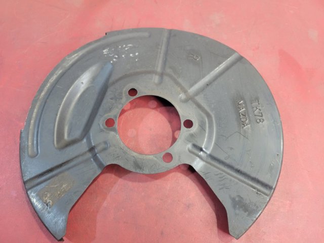Пыльник тормозного диска заднего правый TK7826261 MAZDA