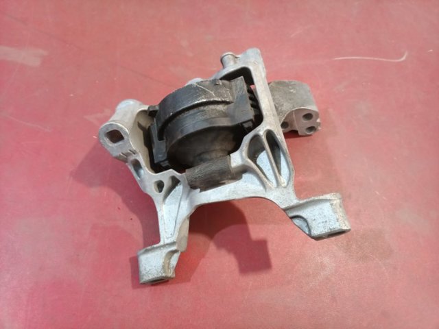 TK7839060 Mazda Подушка (опора) двигателя правая