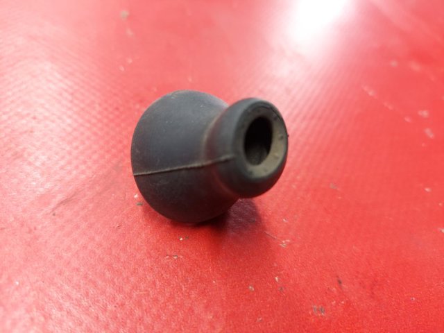 MAZDA TK7862877A Буфер (отбойник) крышки багажника (двери 3/5-й задней) в наличии Одесса