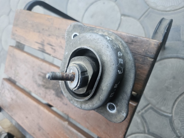 Подушка двигателя 22113414584 BMW
