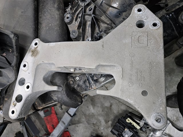 Крепление трансмиссии 22326795800 BMW