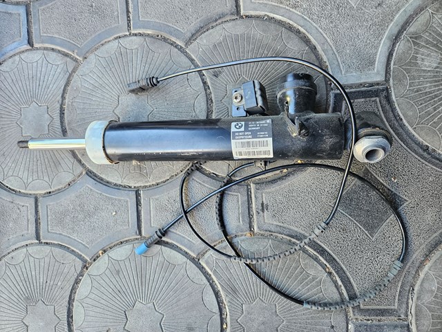 Задний правый амортизатор 37126875088 BMW