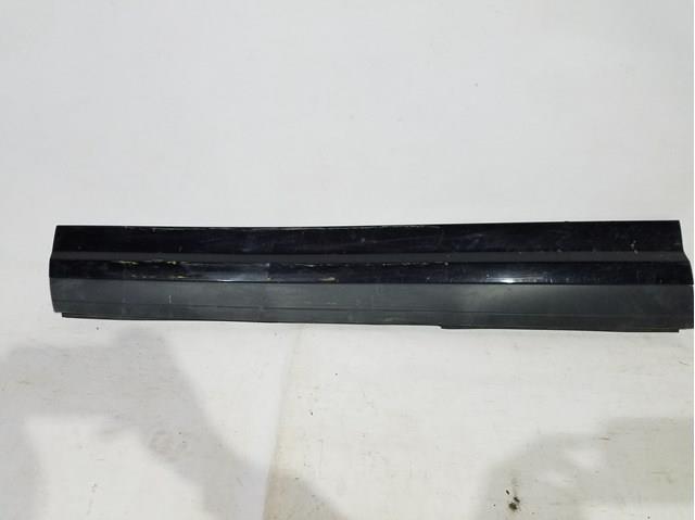 Молдинг двери задней левой нижний 7P5837787 PORSCHE