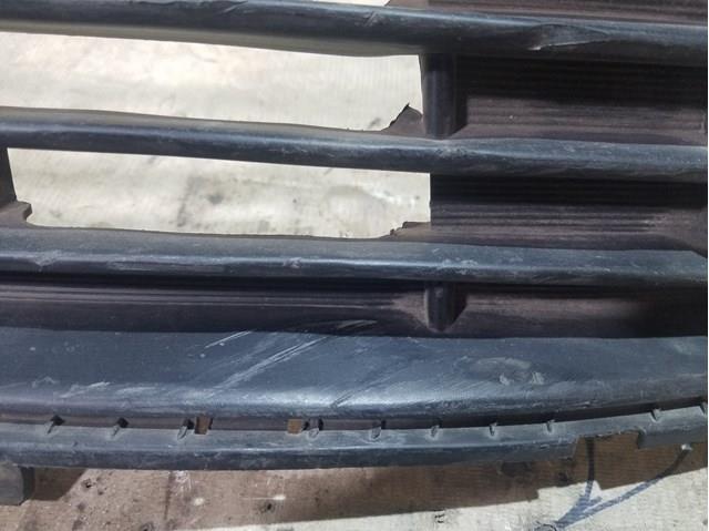 Решетка бампера переднего нижняя 86560D4000 HYUNDAI